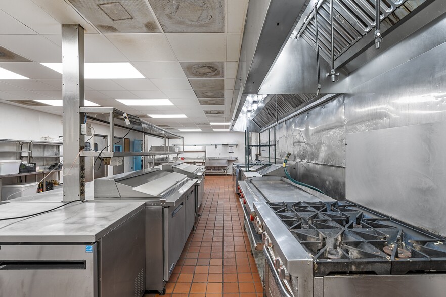 More Photos Of 341 Johnnie Dodds Blvd, Mount Pleasant Restaurant For Sale