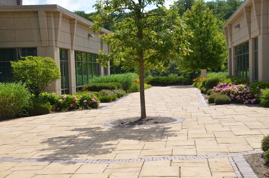 More Photos Of 320 Cardinal Dr, St Charles Medical For Lease