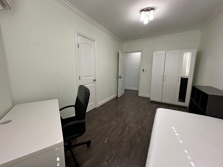 More Photos Of 1161 W 37th Dr, Los Angeles Apartments For Sale