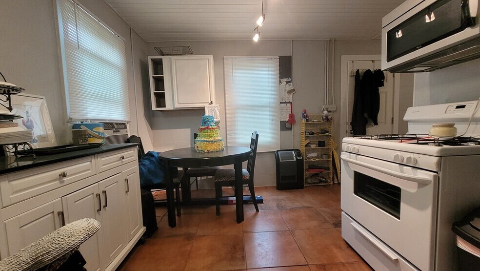 More Photos Of 108 Hood St, Rockport Storefront Retail Residential For Sale