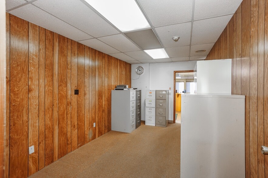 More Photos Of 835 SE 17th Ave, Portland Office For Sale