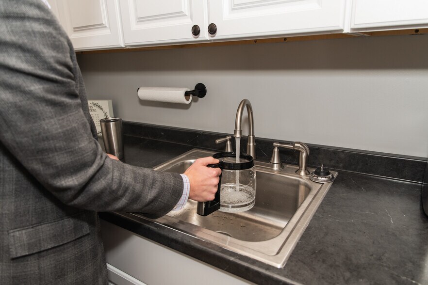 More Photos Of 45 N Chillicothe Rd, Aurora Office For Lease