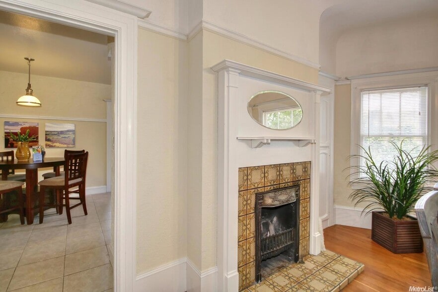 More Photos Of 1901-1903 H St, Sacramento Apartments For Sale