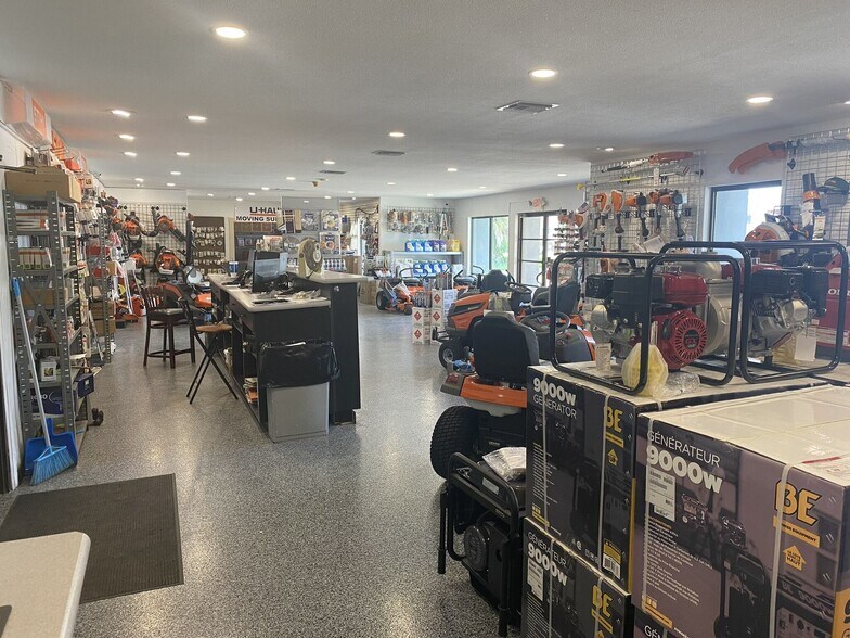 More Photos Of 25115 Marion Ave, Punta Gorda Warehouse For Lease