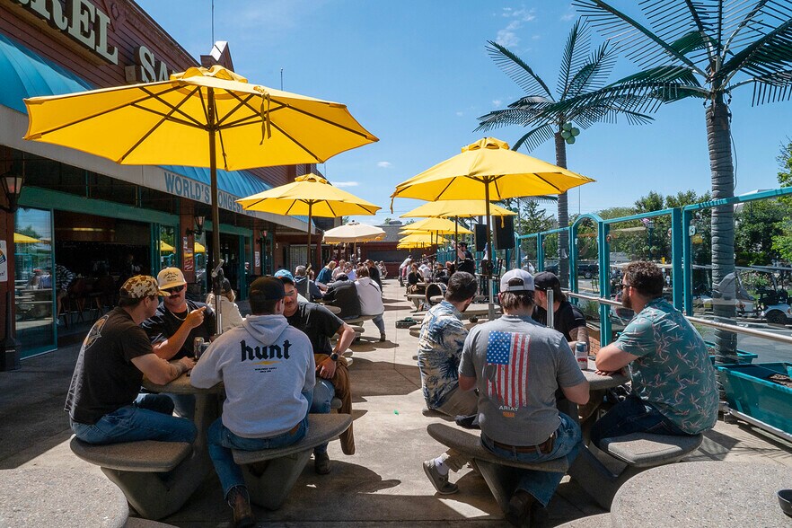 More Photos Of 324 Delaware St, Put In Bay Restaurant For Sale