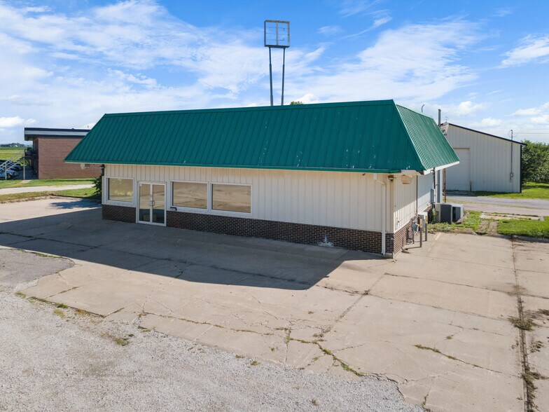 More Photos Of 3153 Joliet Ave, Missouri Valley Convenience Store For Sale