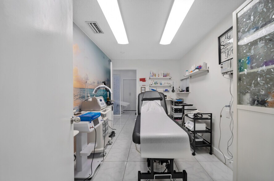 More Photos Of 2945 SW 8th St, Miami Medical For Sale