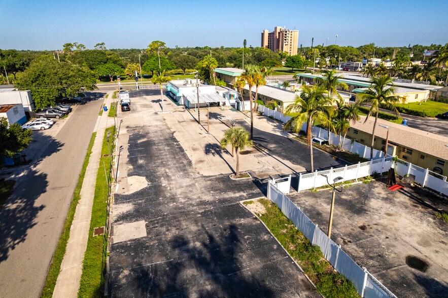 More Photos Of 3535 Cleveland Ave, Fort Myers Auto Dealership For Lease