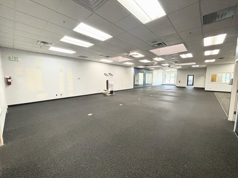 More Photos Of 1251 E McAndrews, Medford Restaurant For Lease