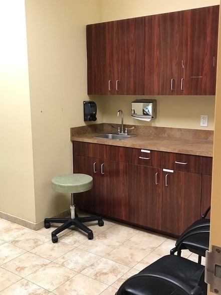 More Photos Of 11317 Lake Underhill Rd, Orlando Medical For Lease