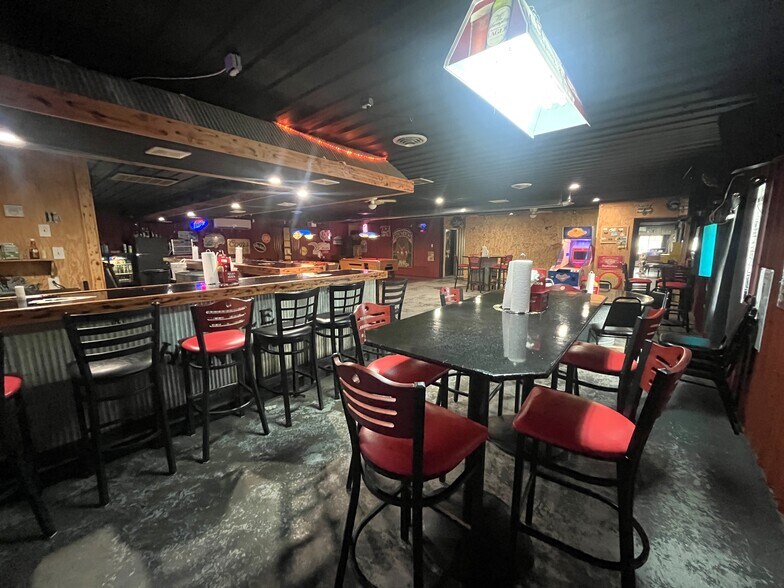 More Photos Of 219 Main St, Hale Flex For Sale