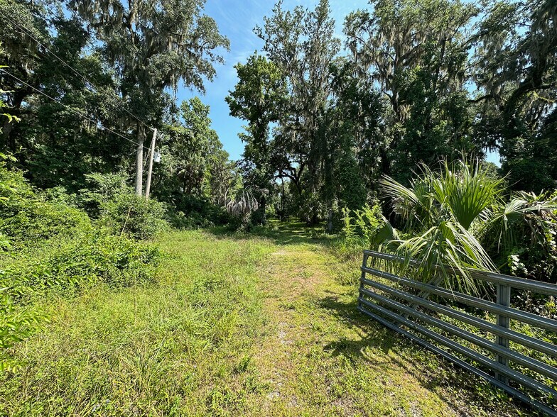 More Photos Of 6415 SE Highway 42, Summerfield Land For Sale