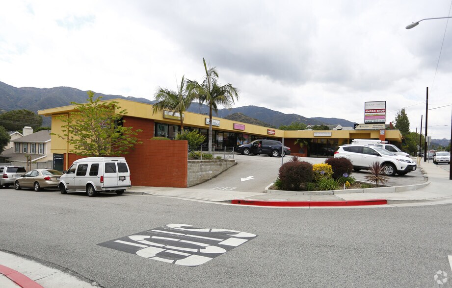 More Photos Of 2652-2662 Honolulu Ave, Montrose Freestanding For Lease