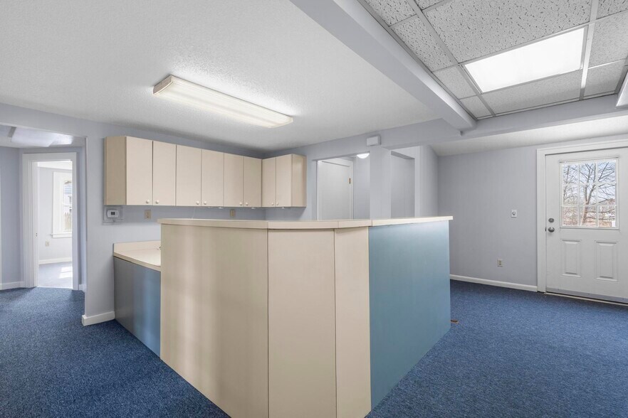 More Photos Of 128 Saltonstall Pky, East Haven Medical For Sale