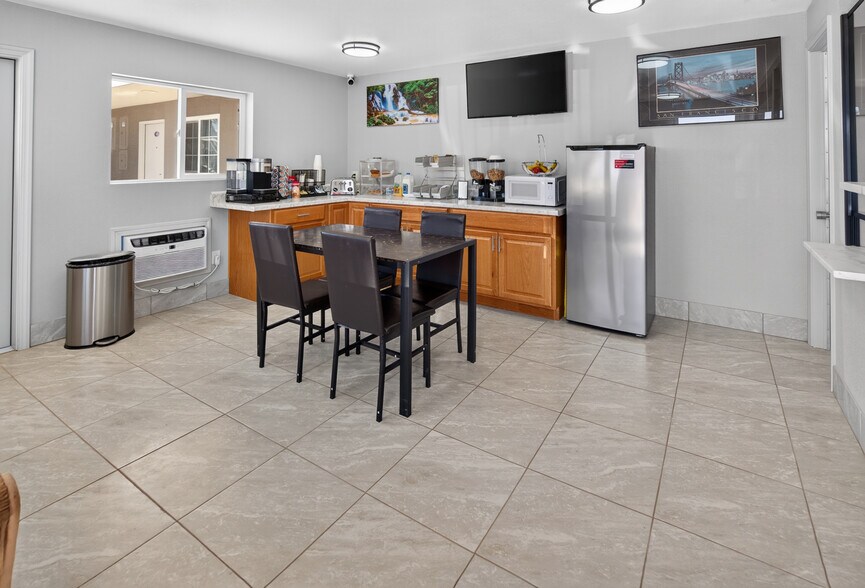 More Photos Of 2111 Whitley Ave, Corcoran Hotel For Sale