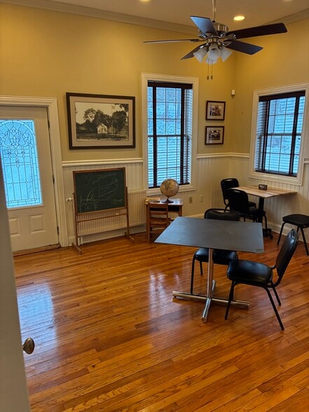 More Photos Of 1011 Hoosick Rd, Troy Storefront Retail Residential For Sale