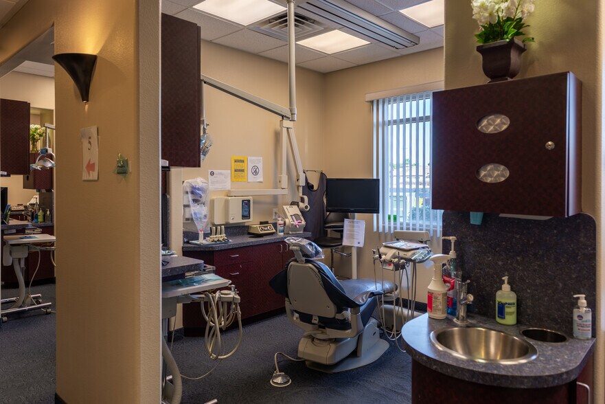 More Photos Of 4354-4358 W Cheyenne Ave, North Las Vegas Freestanding For Lease