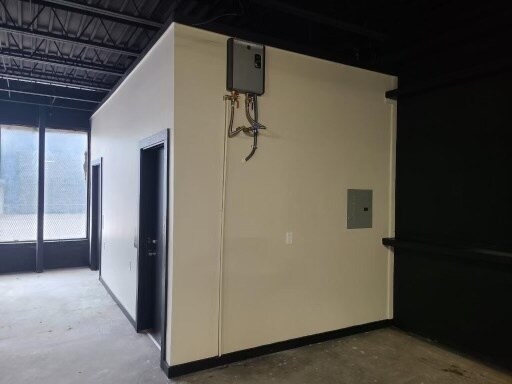 More Photos Of 301 Adams St, Houston Light Manufacturing For Sale