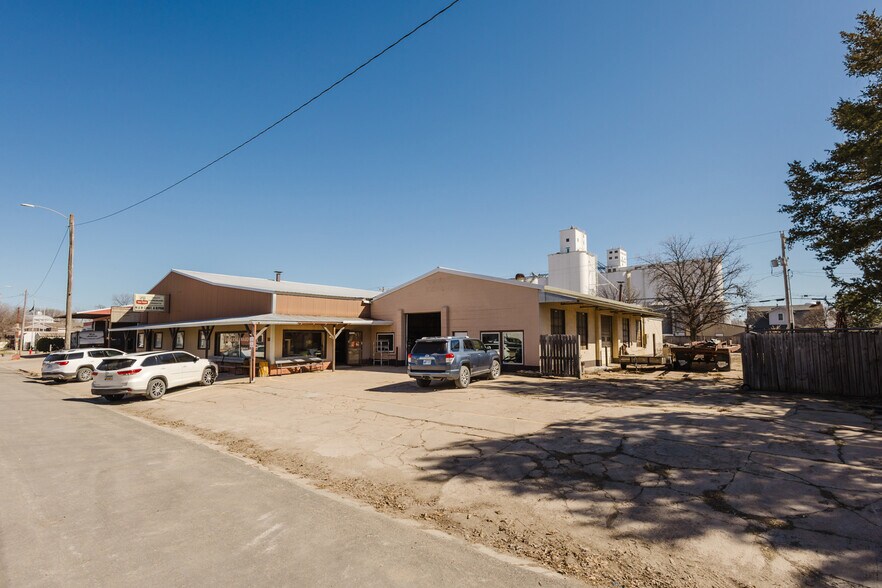 More Photos Of 410 N Commercial Ave, Sedgwick Storefront For Sale