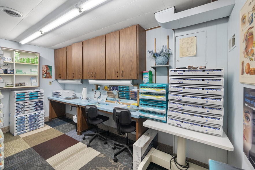 More Photos Of 105 N Main St, North Syracuse Medical For Sale