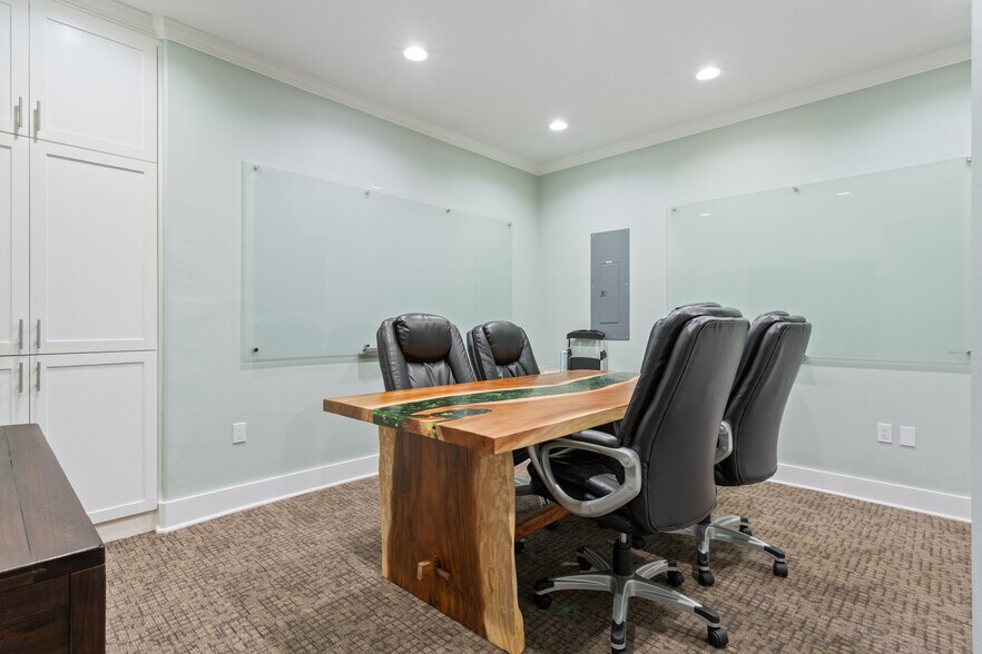 More Photos Of 1927 Columbus Ave, Waco Office For Sale