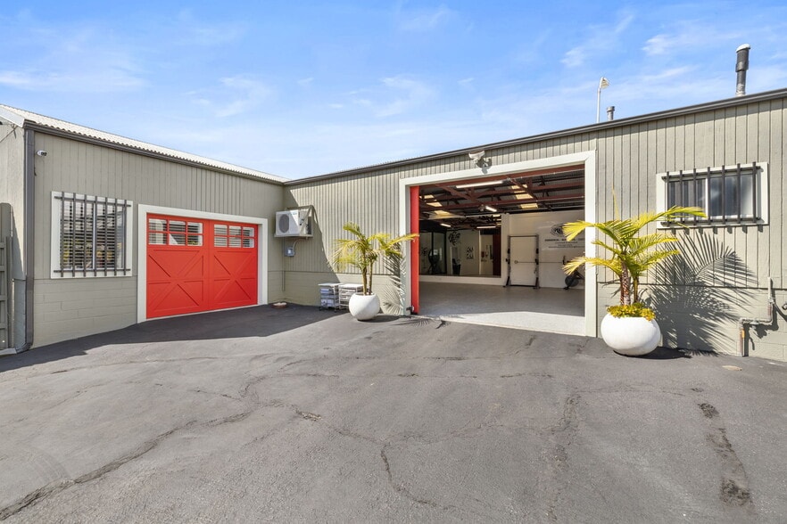 More Photos Of 133 Sunnyway Dr, Ventura Warehouse For Lease