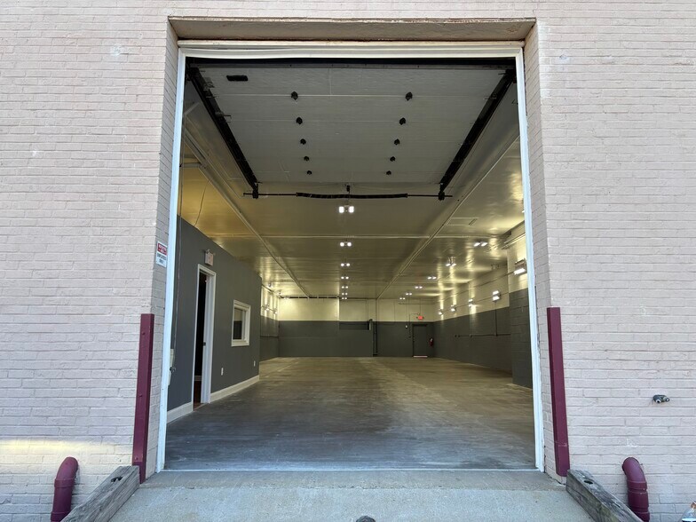 Primary Photo Of 44827 Old Ox Rd, Sterling Warehouse For Lease