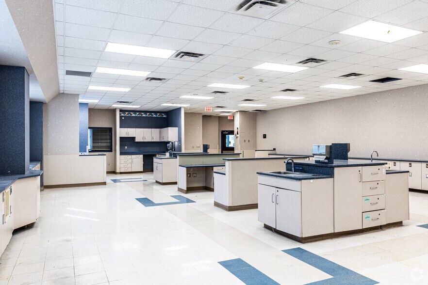 More Photos Of 501 Oak St, Leavenworth Medical For Lease