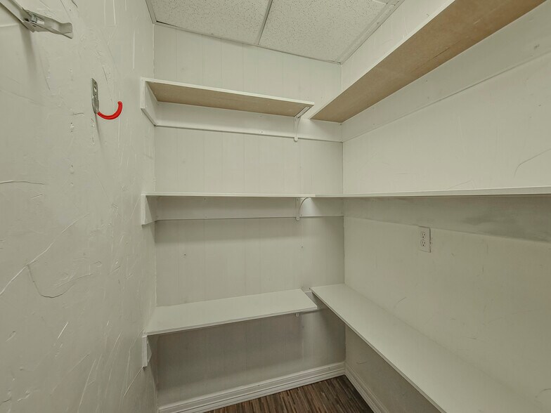More Photos Of 6001 Nw Expressway, Oklahoma City Office For Sale