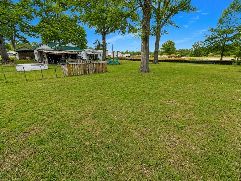 More Photos Of 3414 US-411, White Mixed Retail For Sale