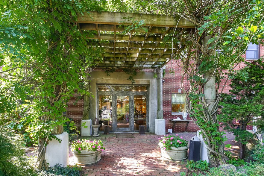 More Photos Of 1100 High Ridge Rd, Stamford Freestanding For Sale