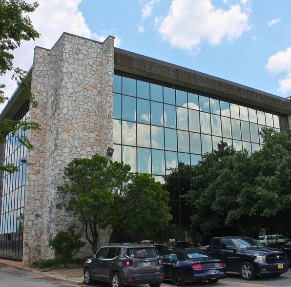 More Photos Of 7410 Blanco Rd, San Antonio Office For Lease