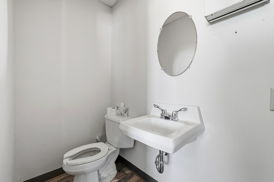 More Photos Of 5500 Prairie Dr, Plover Flex For Sale