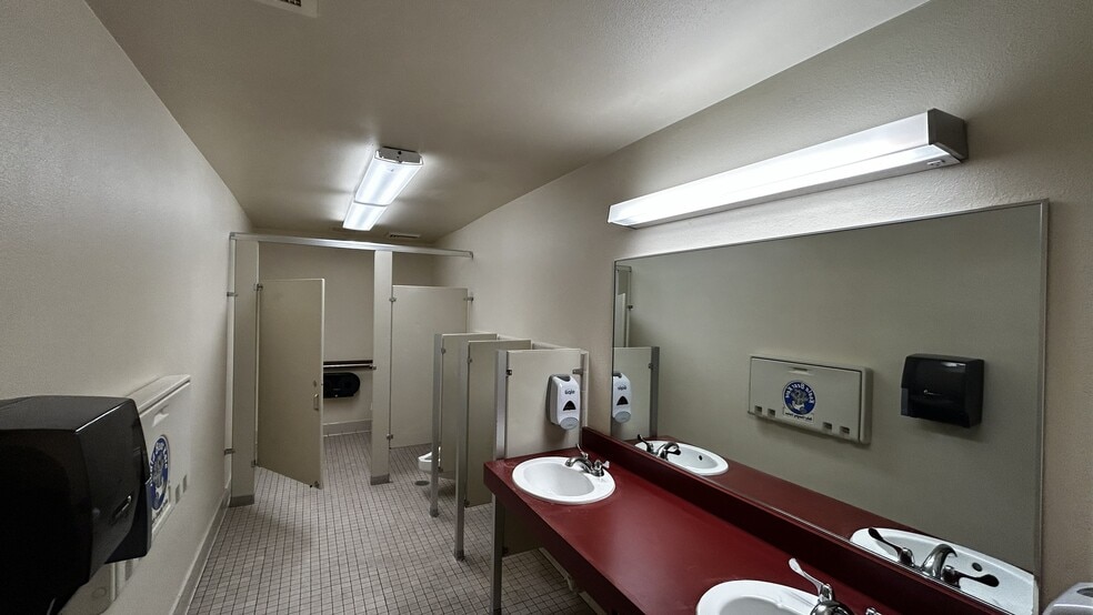 More Photos Of 11315 White Oak Ave, Granada Hills Specialty For Sale