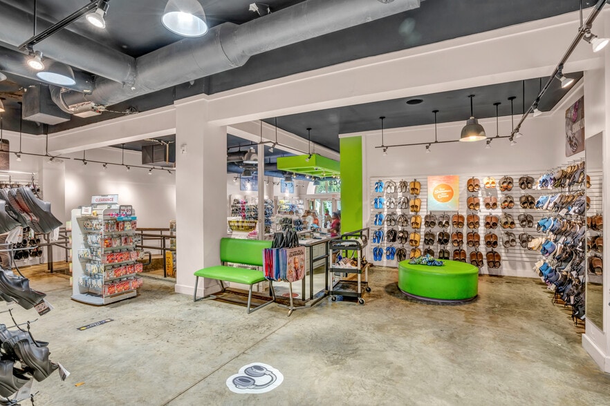 More Photos Of 211 Duval St, Key West General Retail For Lease