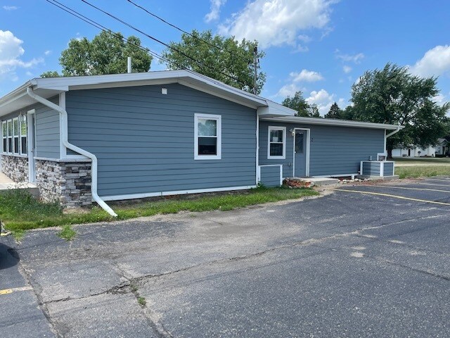 More Photos Of 1465 S Main St, Eaton Rapids Medical For Lease