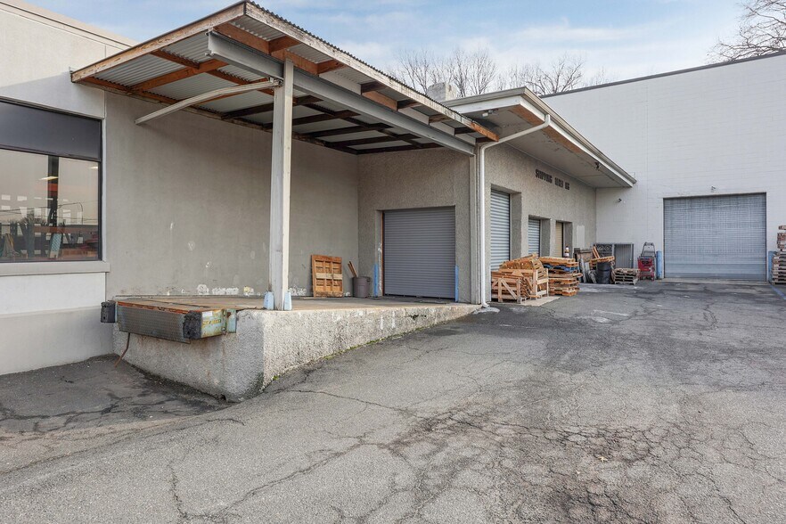 More Photos Of 472 E Westfield Ave, Roselle Park Light Manufacturing For Lease