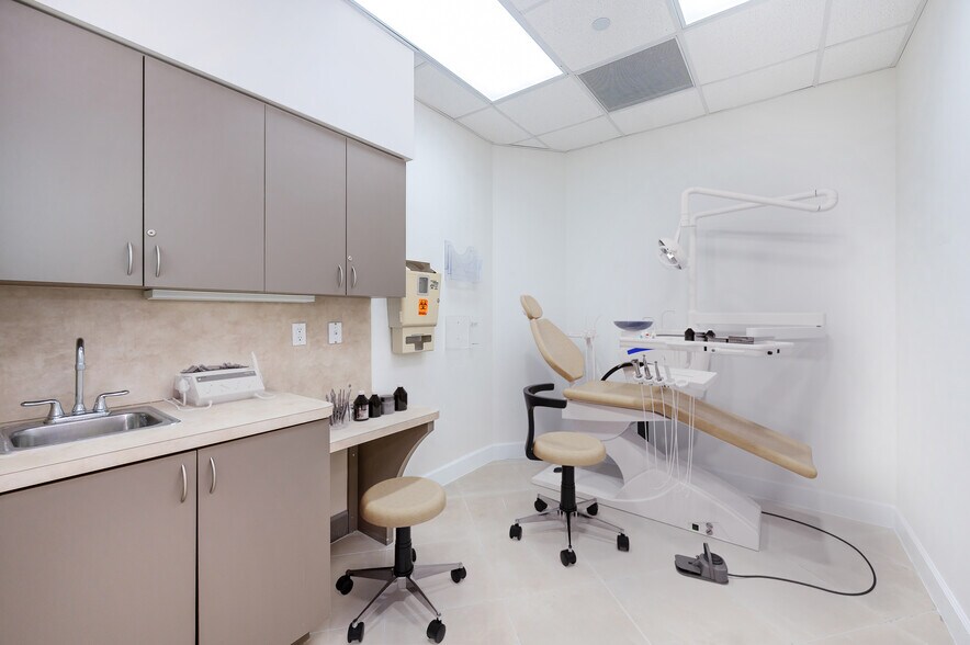 More Photos Of 6701 S Red Rd, South Miami Medical For Sale