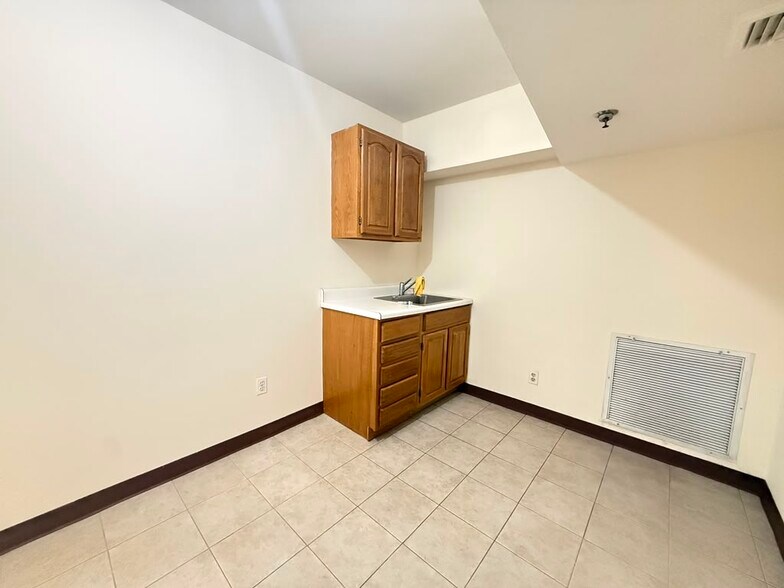 More Photos Of 4102 Bell Blvd, Bayside Office For Lease