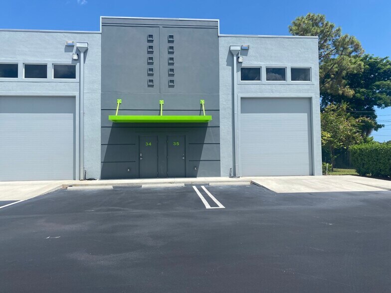 More Photos Of 861 NE Industrial Blvd, Jensen Beach Warehouse For Sale