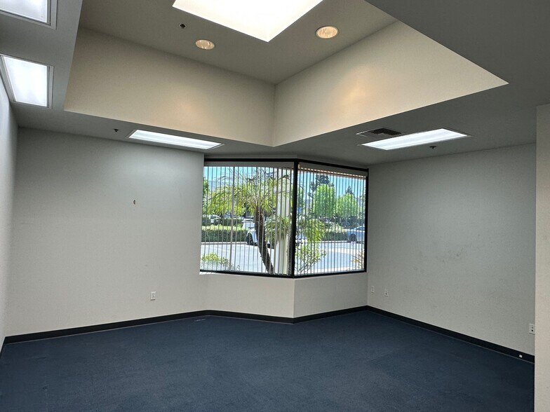 More Photos Of 2221 E Celsius Ave, Oxnard Manufacturing For Lease