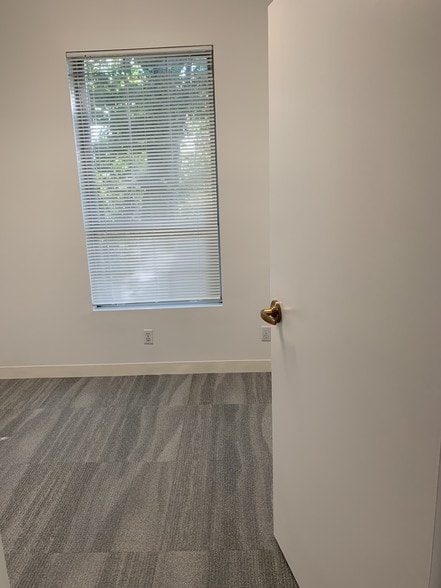 More Photos Of 422 Worcester St, Wellesley Medical For Lease