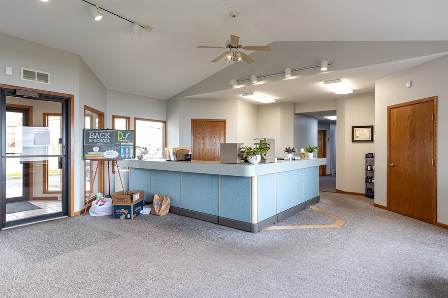 More Photos Of 1650 S Main St, Oshkosh Office For Sale