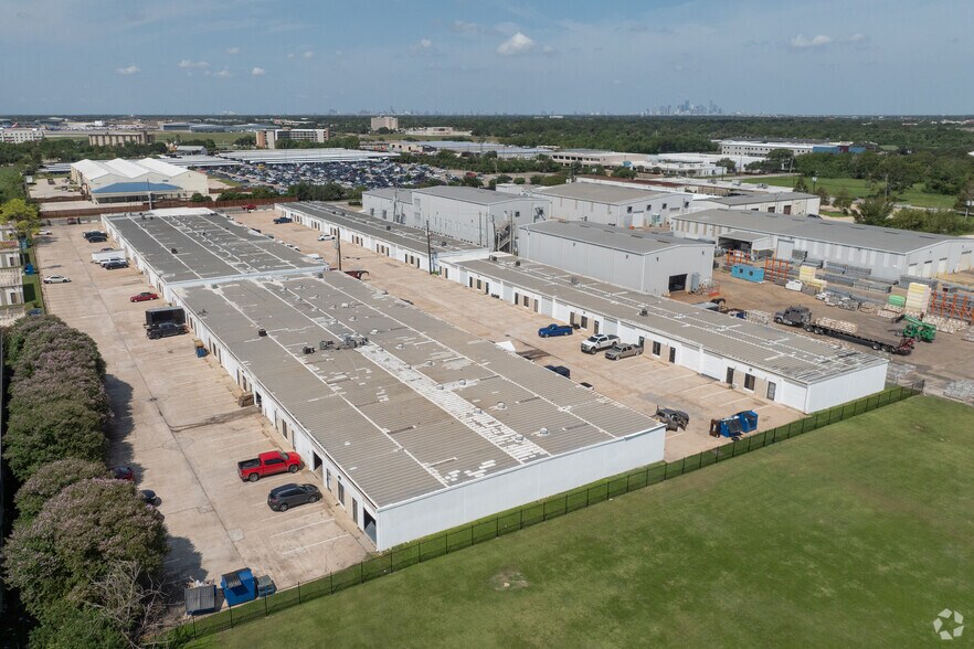 More Photos Of 7999 Hansen Rd, Houston Unknown For Lease