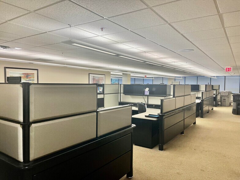 More Photos Of 619 Enterprise Dr, Oak Brook Medical For Lease