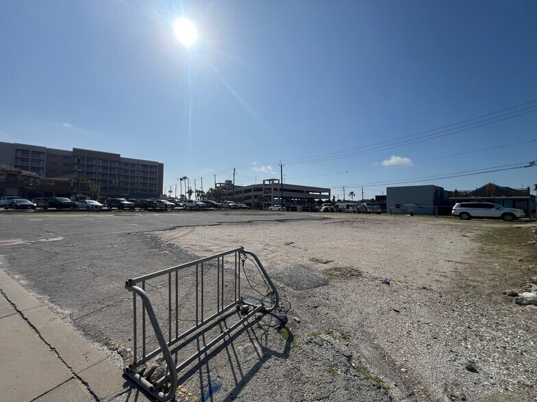 More Photos Of 3128 Seawall Blvd, Galveston Land For Lease