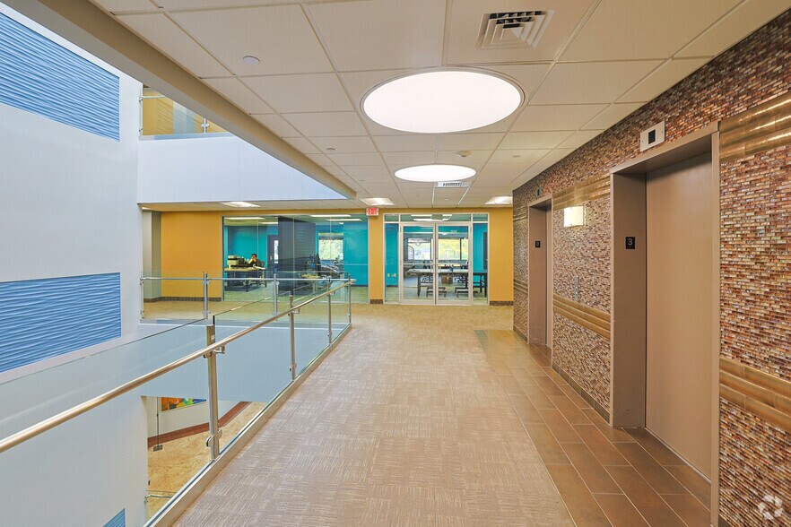 More Photos Of 465 Waverley Oaks Rd, Waltham Office For Lease