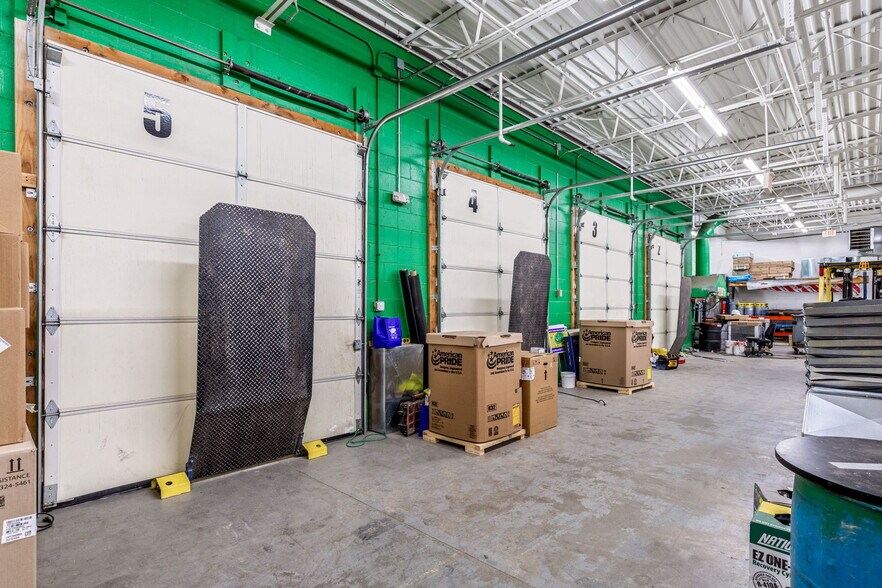 More Photos Of 4631 N Saint Peters Parkway, Saint Charles Flex For Sale