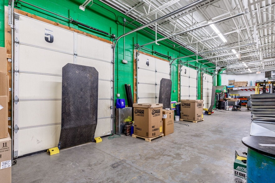 More Photos Of 4631 N Saint Peters Pky, Saint Peters Flex For Sale