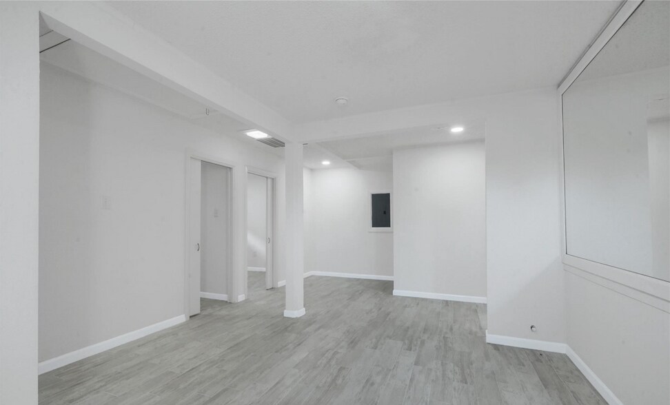 More Photos Of 522 Highway 3, La Marque Office For Lease